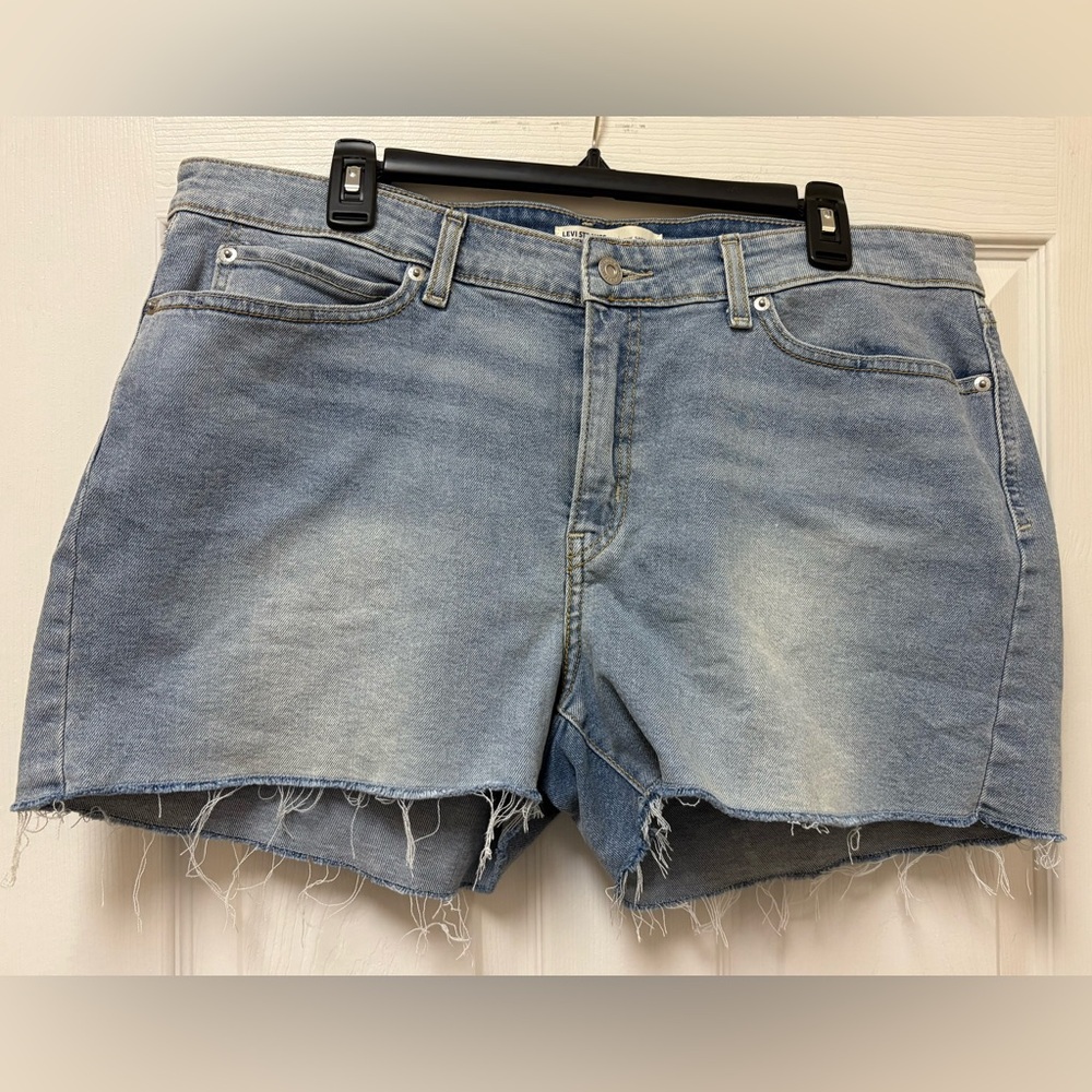 Levi's Women’s 16 W33 Signature True Short Shorts
